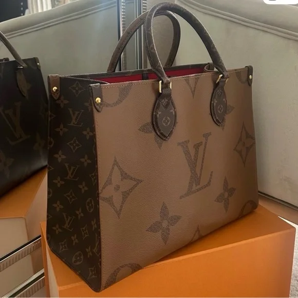 Louis Vuitton On the Go MM Monogram Tote - Picture 2 of 12